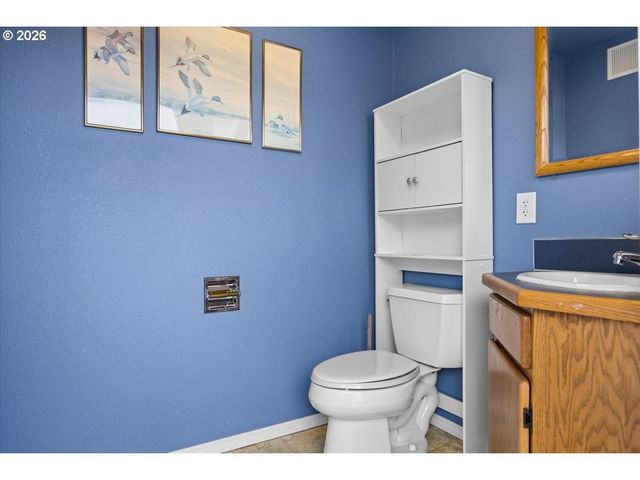 369 UPPER CAMP LOOP Rd, Roseburg, OR 97470