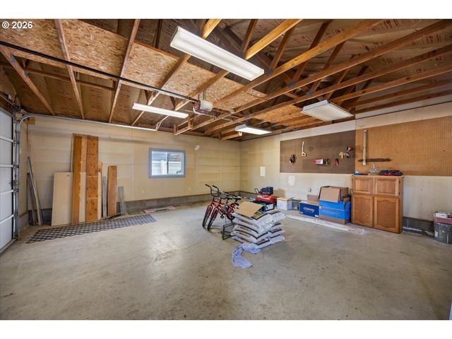 369 UPPER CAMP LOOP Rd, Roseburg, OR 97470