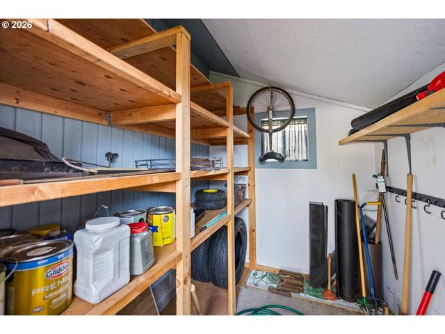 369 UPPER CAMP LOOP Rd, Roseburg, OR 97470