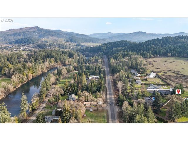 369 UPPER CAMP LOOP Rd, Roseburg, OR 97470