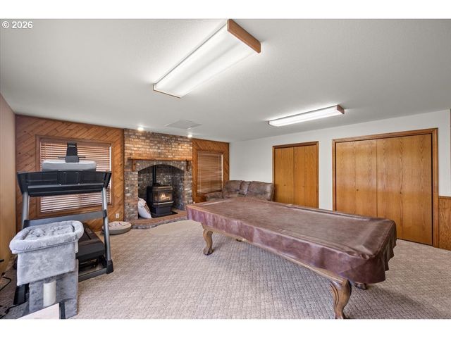 369 UPPER CAMP LOOP Rd, Roseburg, OR 97470