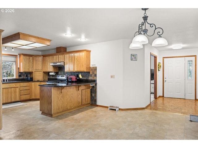 369 UPPER CAMP LOOP Rd, Roseburg, OR 97470