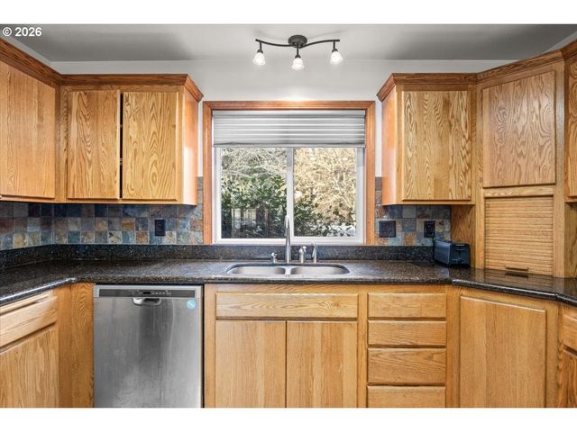 369 UPPER CAMP LOOP Rd, Roseburg, OR 97470