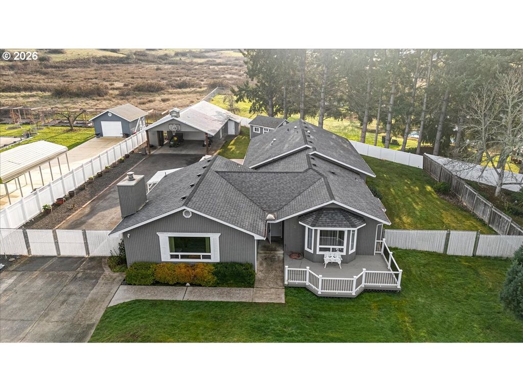 369 UPPER CAMP LOOP Rd, Roseburg, OR 97470