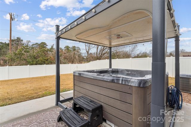 2108 Highland Knoll Drive, Charlotte, NC 28269