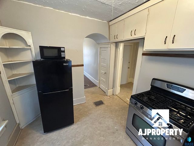 1118 W 8th St Street, Sioux Falls, SD 57104