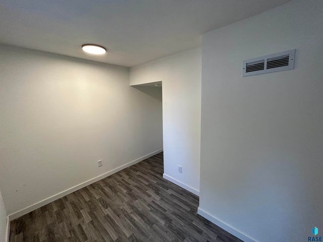 1118 W 8th St Street, Sioux Falls, SD 57104