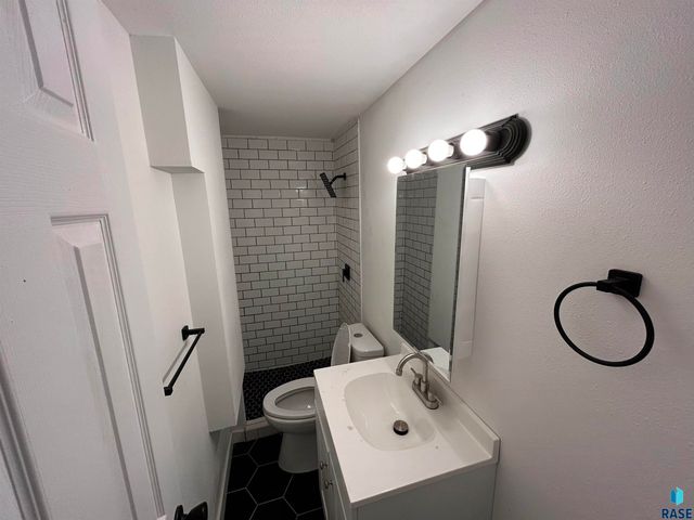 1118 W 8th St Street, Sioux Falls, SD 57104