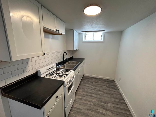 1118 W 8th St Street, Sioux Falls, SD 57104