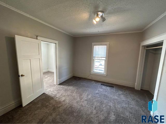 1118 W 8th St Street, Sioux Falls, SD 57104