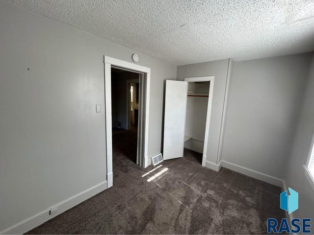 1118 W 8th St Street, Sioux Falls, SD 57104