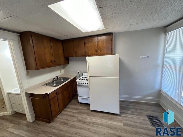 1118 W 8th St Street, Sioux Falls, SD 57104