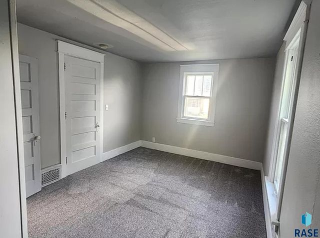 1118 W 8th St Street, Sioux Falls, SD 57104