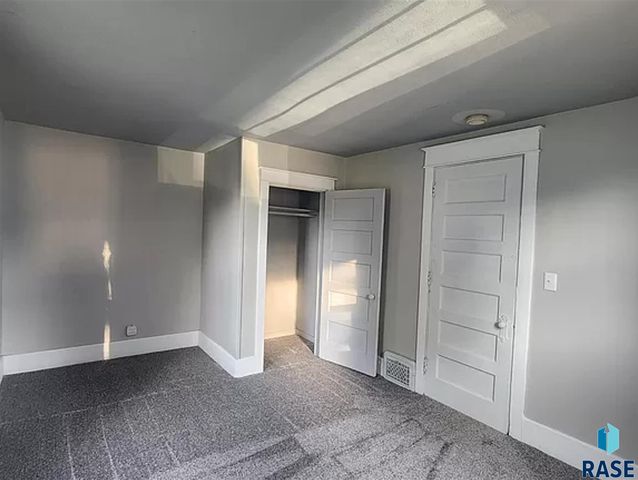 1118 W 8th St Street, Sioux Falls, SD 57104