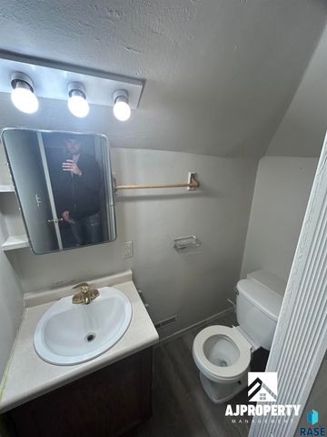 1118 W 8th St Street, Sioux Falls, SD 57104