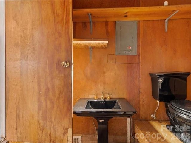 2523 Briargrove Drive, Charlotte, NC 28215