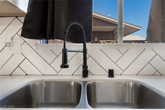 4461 Bennett Drive, Las Vegas, NV 89121