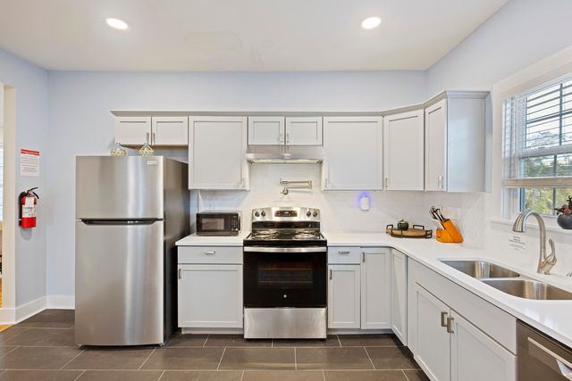 66 Line Street Apt B, Charleston, SC 29403