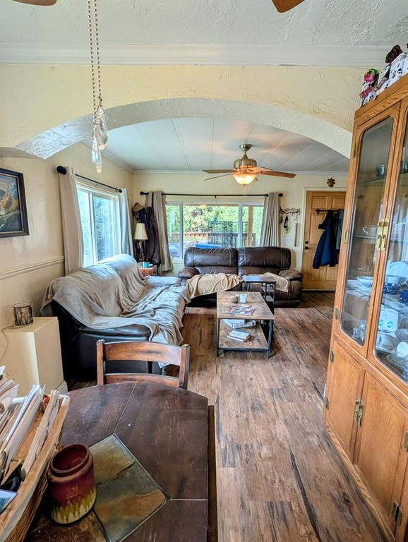 Image 10 of property listing at 47233 Todd Eymann Road, Miramonte, CA 93641