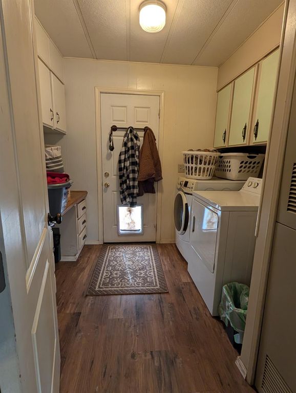 Image 11 of property listing at 47233 Todd Eymann Road, Miramonte, CA 93641