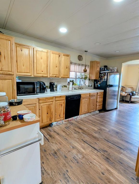 Image 5 of property listing at 47233 Todd Eymann Road, Miramonte, CA 93641