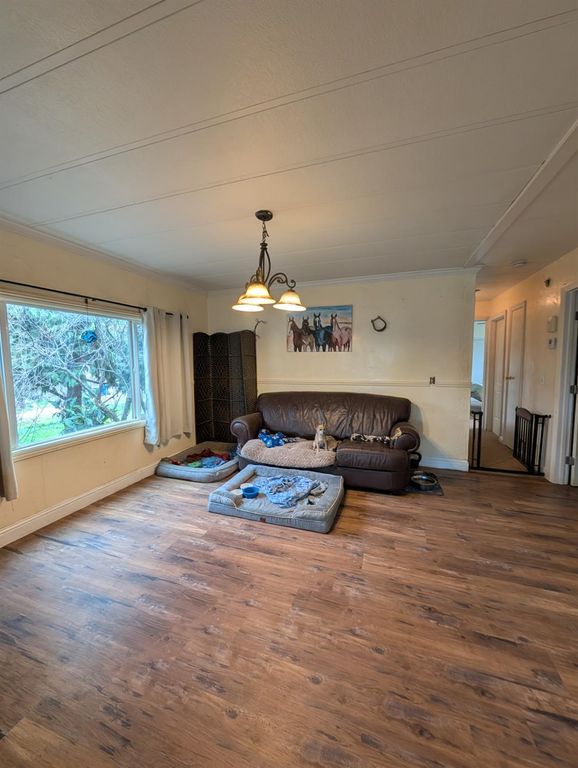 Image 7 of property listing at 47233 Todd Eymann Road, Miramonte, CA 93641