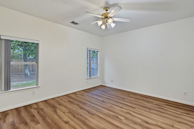 2538 S Park Avenue, Pearland, TX 77581