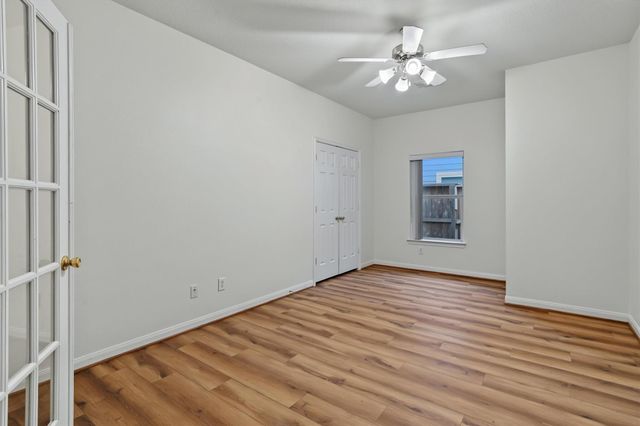 2538 S Park Avenue, Pearland, TX 77581