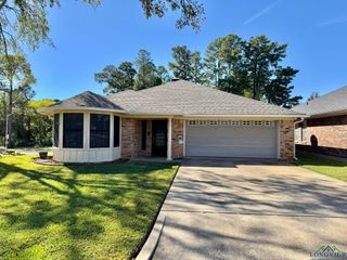 1 N Pebble Creek Dr, Longview, TX 75605