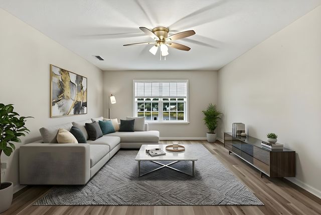 1105 Laurel Valley Dr, Orange Park, FL 32065