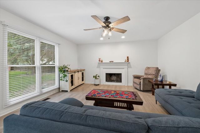 649 Fox Hollow Court, Dekalb, IL 60115