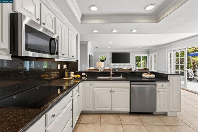 406 Skycrest Dr, Danville, CA 94506