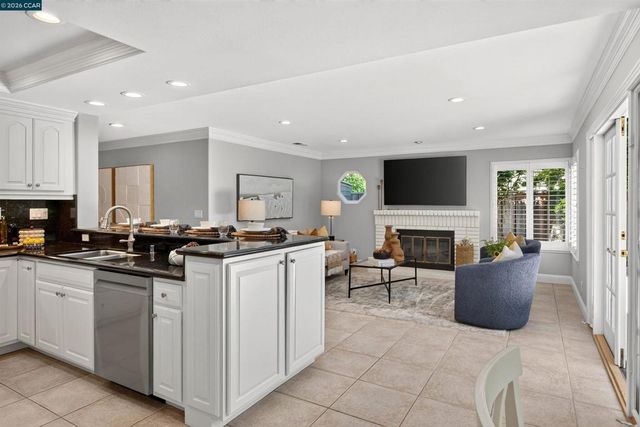 406 Skycrest Dr, Danville, CA 94506