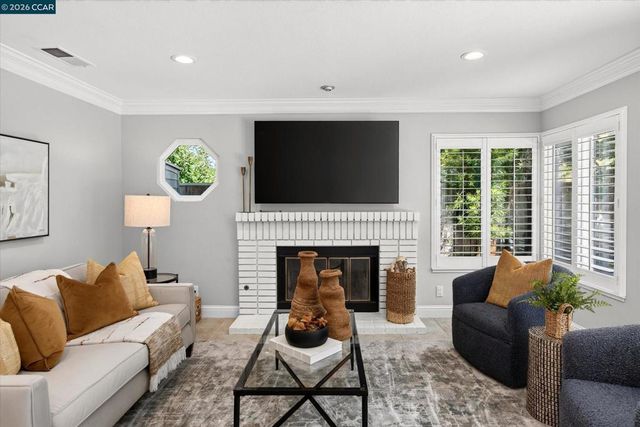406 Skycrest Dr, Danville, CA 94506