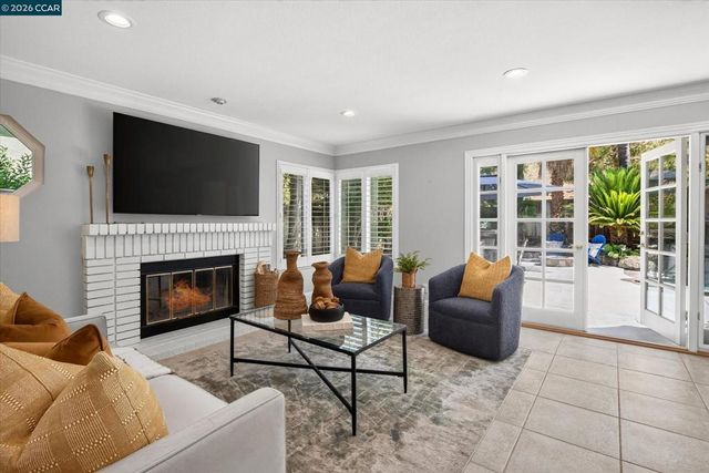 406 Skycrest Dr, Danville, CA 94506