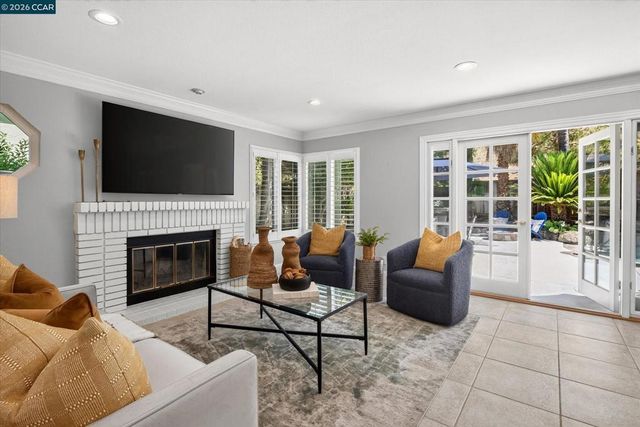 406 Skycrest Dr, Danville, CA 94506