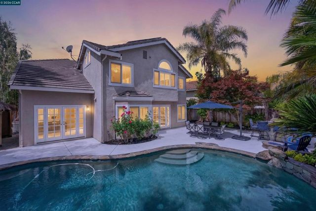 406 Skycrest Dr, Danville, CA 94506