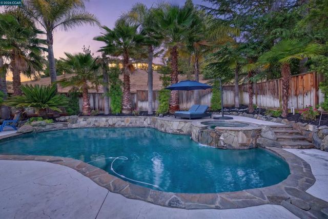 406 Skycrest Dr, Danville, CA 94506