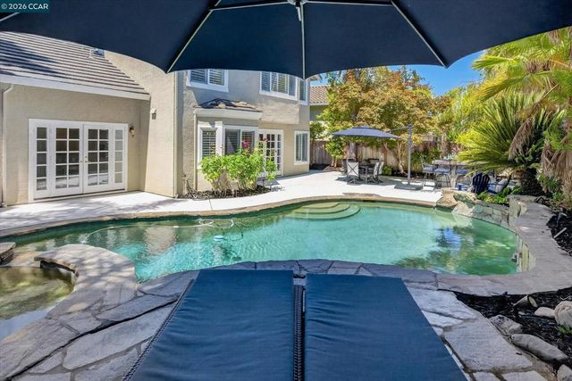 406 Skycrest Dr, Danville, CA 94506