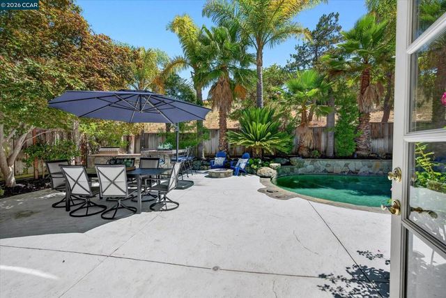 406 Skycrest Dr, Danville, CA 94506
