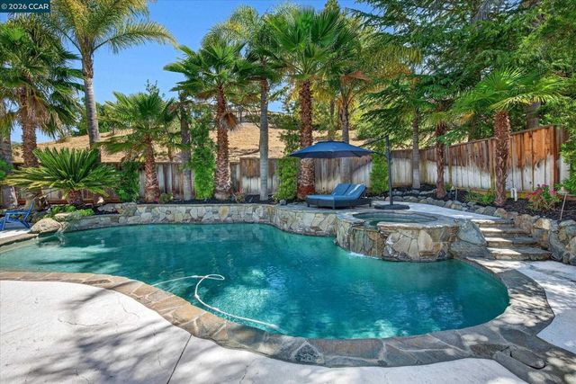 406 Skycrest Dr, Danville, CA 94506