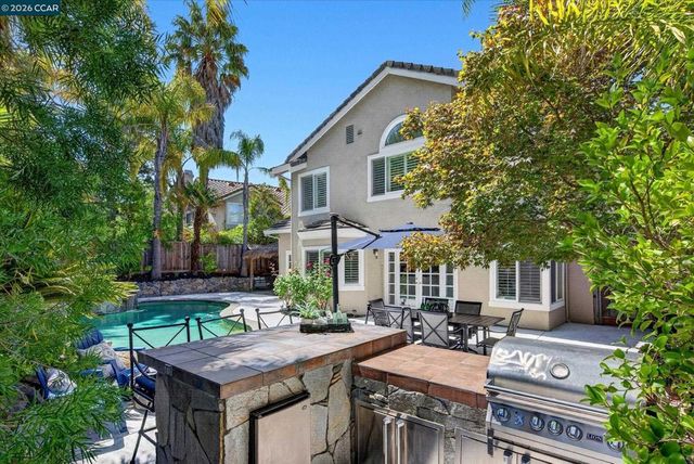 406 Skycrest Dr, Danville, CA 94506