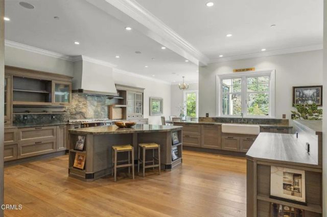 2112 Trentham Road, Lake Sherwood, CA 91361