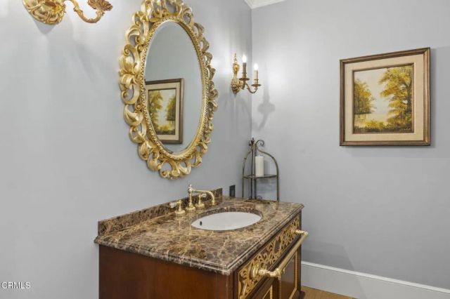 2112 Trentham Road, Lake Sherwood, CA 91361