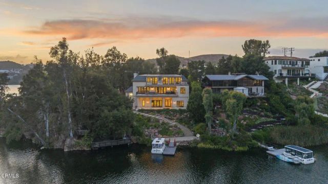 2112 Trentham Road, Lake Sherwood, CA 91361