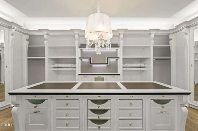 2112 Trentham Road, Lake Sherwood, CA 91361