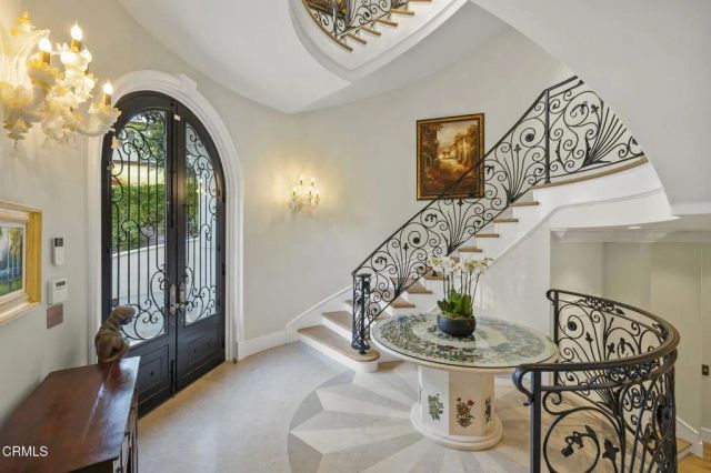 2112 Trentham Road, Lake Sherwood, CA 91361