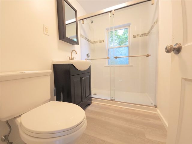 1 Shangri-La Lane, Middletown, RI 02842