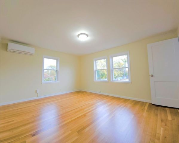 1 Shangri-La Lane, Middletown, RI 02842