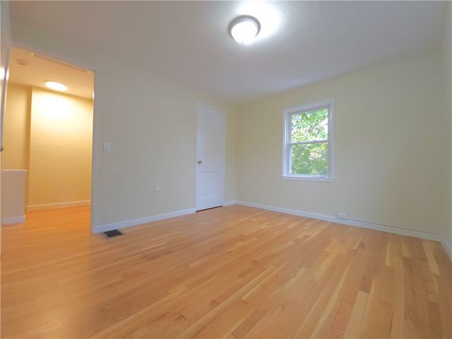 1 Shangri-La Lane, Middletown, RI 02842